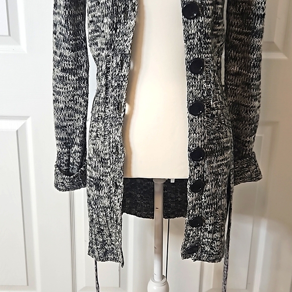 Vintage Chesley Sweater Size Med. - Picture 11 of 11